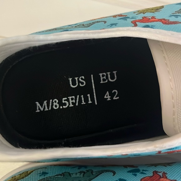 Dinosaur Low Top White Canvas Sneakers women’s 11. Men 8.5. Like new turquoise - Picture 4 of 9